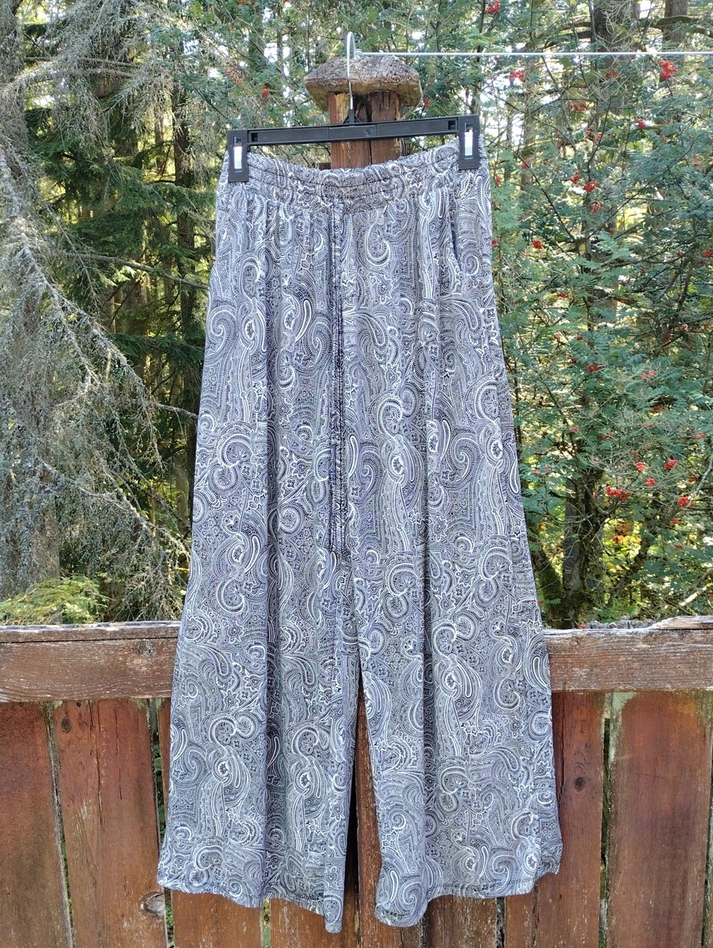 Indero,Size25" Waist.Women’s Gray Paisley Wide-Leg Palazzo Pants